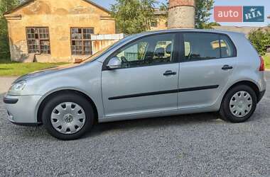 Хэтчбек Volkswagen Golf 2004 в 