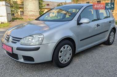 Хэтчбек Volkswagen Golf 2004 в 