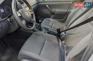 Хэтчбек Volkswagen Golf 2004 в 