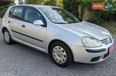 Хэтчбек Volkswagen Golf 2004 в 