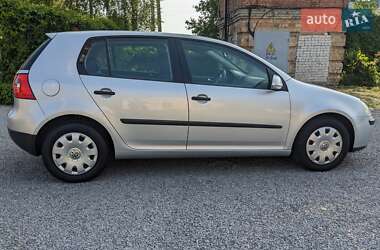 Хэтчбек Volkswagen Golf 2004 в 