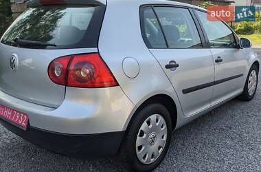 Хэтчбек Volkswagen Golf 2004 в 