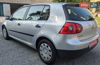 Хэтчбек Volkswagen Golf 2004 в 