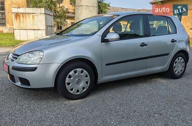 Хэтчбек Volkswagen Golf 2004 в 