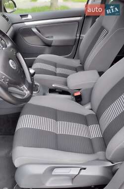 Хэтчбек Volkswagen Golf 2008 в 
