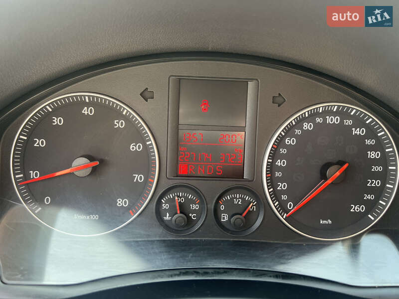 Хэтчбек Volkswagen Golf 2006 в Самборе