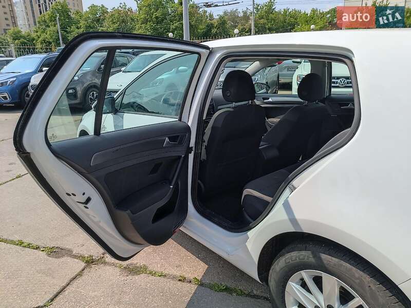 Хэтчбек Volkswagen Golf 2019 в Харькове