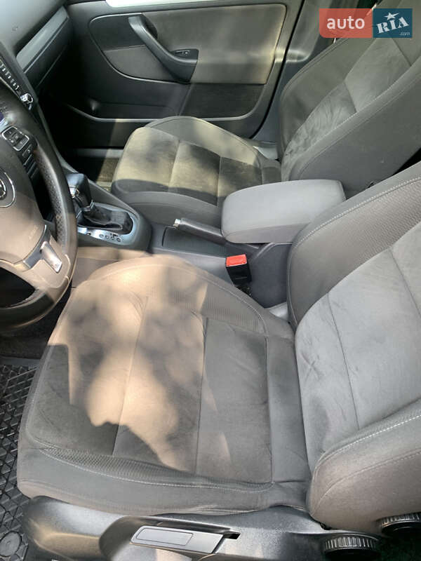 Універсал Volkswagen Golf 2010 в Дніпрі