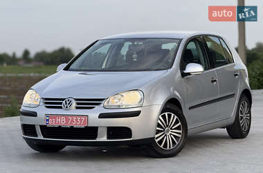 Хэтчбек Volkswagen Golf 2004 в 