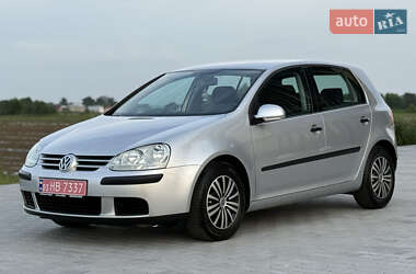 Хэтчбек Volkswagen Golf 2004 в 
