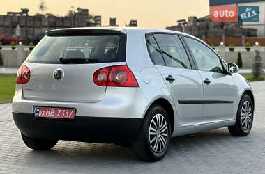 Хэтчбек Volkswagen Golf 2004 в 