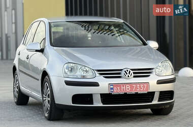 Хэтчбек Volkswagen Golf 2004 в 