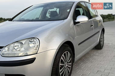 Хэтчбек Volkswagen Golf 2004 в 