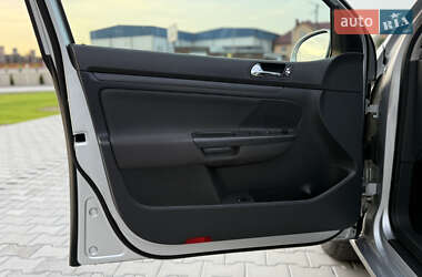 Хэтчбек Volkswagen Golf 2004 в 