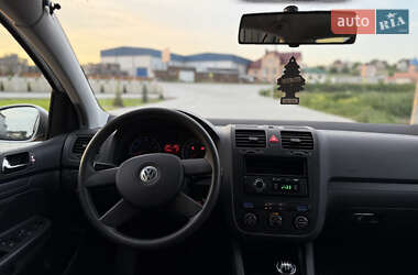 Хэтчбек Volkswagen Golf 2004 в 