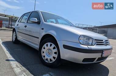 Хэтчбек Volkswagen Golf 2002 в Киеве