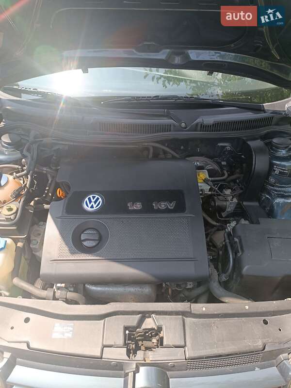 Хэтчбек Volkswagen Golf 2002 в Ильнице