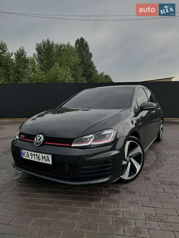 Хэтчбек Volkswagen Golf 2016 в 