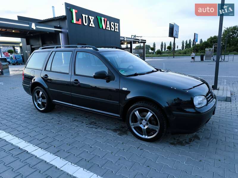 Універсал Volkswagen Golf 2002 в Чернівцях