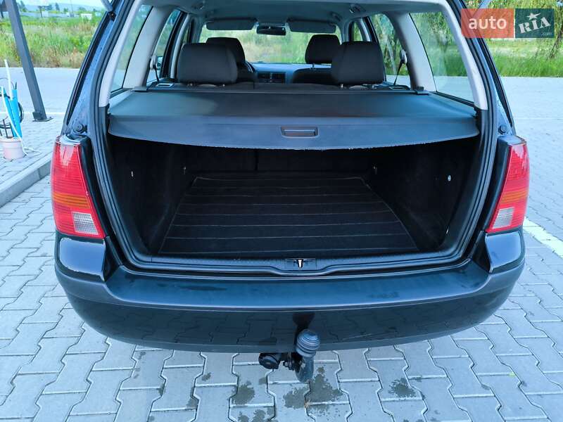 Універсал Volkswagen Golf 2002 в Чернівцях