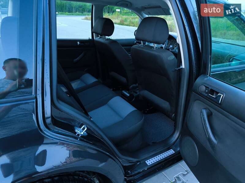 Універсал Volkswagen Golf 2002 в Чернівцях
