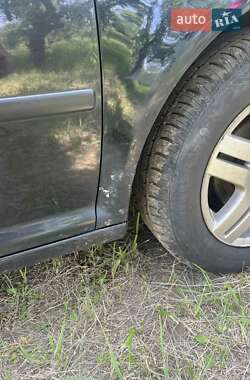 Хэтчбек Volkswagen Golf 2002 в 