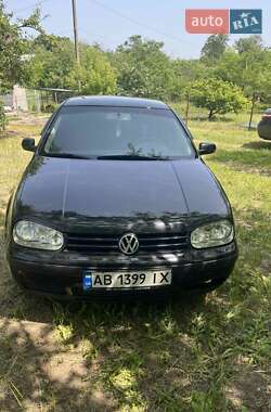 Хэтчбек Volkswagen Golf 2002 в 