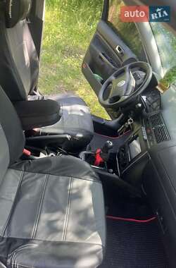 Хэтчбек Volkswagen Golf 2002 в 