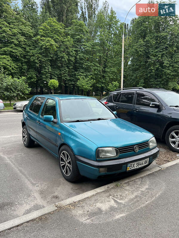 Хетчбек Volkswagen Golf 1992 в 