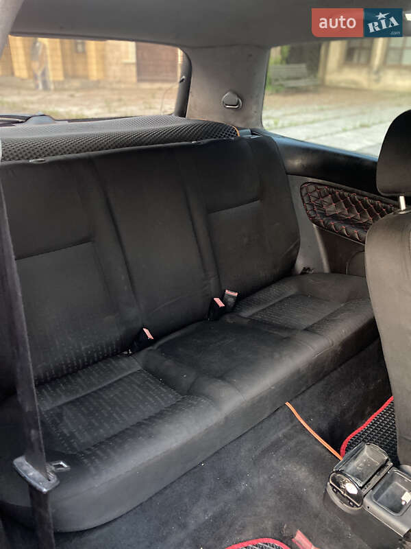 Хетчбек Volkswagen Golf 2001 в Бузовій