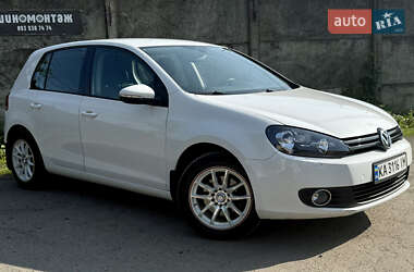 Хэтчбек Volkswagen Golf 2011 в 