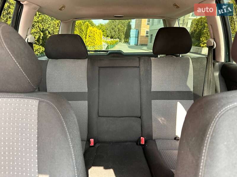 Універсал Volkswagen Golf 2003 в Хмельницькому