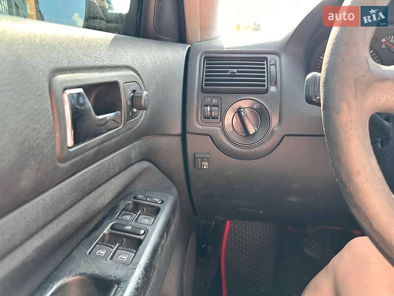 Універсал Volkswagen Golf 2003 в Хмельницькому