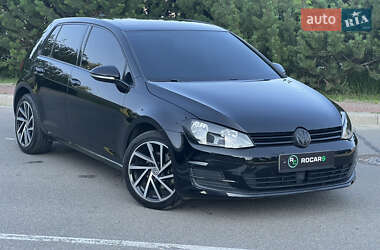 Хетчбек Volkswagen Golf 2016 в Києві