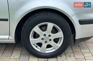 Универсал Volkswagen Golf 2003 в 