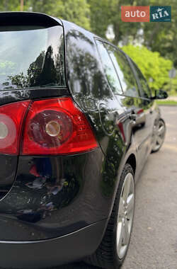 Хетчбек Volkswagen Golf 2004 в 