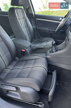 Универсал Volkswagen Golf 2013 в 