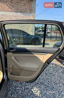 Хетчбек Volkswagen Golf 2006 в 