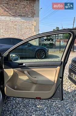 Хетчбек Volkswagen Golf 2006 в 