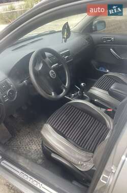 Універсал Volkswagen Golf 2001 в 