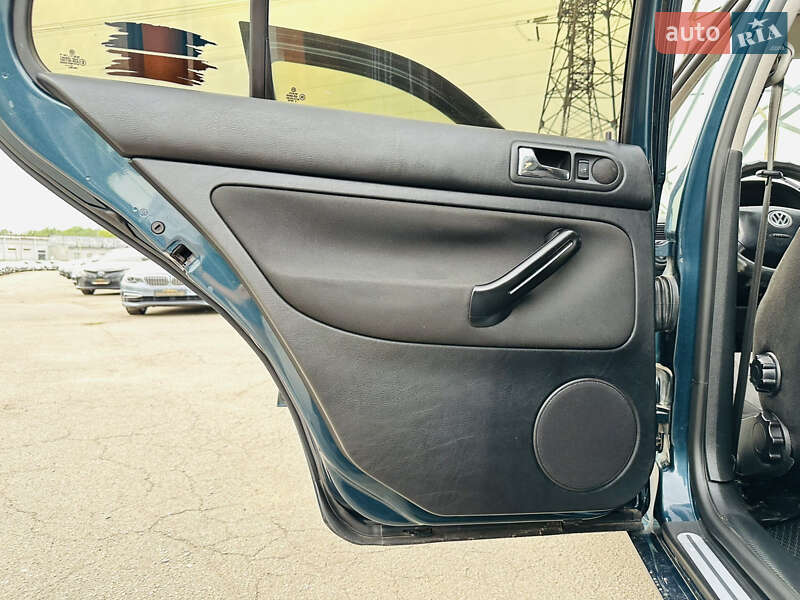 Хетчбек Volkswagen Golf 2000 в Харкові