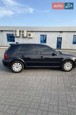 Хетчбек Volkswagen Golf 2000 в 