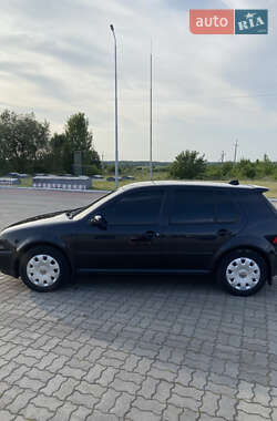 Хетчбек Volkswagen Golf 2000 в 