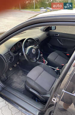 Хетчбек Volkswagen Golf 2000 в 