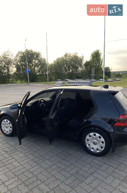 Хетчбек Volkswagen Golf 2000 в 