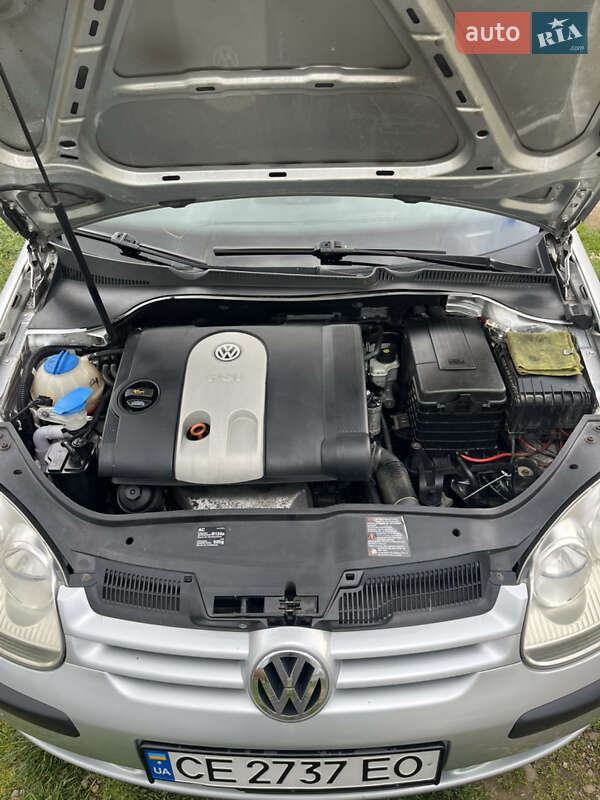 Хэтчбек Volkswagen Golf 2004 в Черновцах