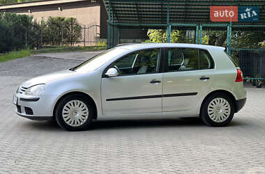 Хэтчбек Volkswagen Golf 2004 в 