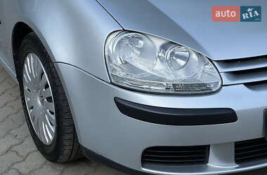 Хэтчбек Volkswagen Golf 2004 в 