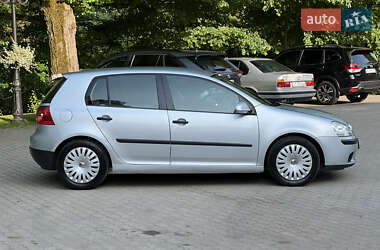 Хэтчбек Volkswagen Golf 2004 в 
