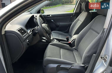Хэтчбек Volkswagen Golf 2004 в 